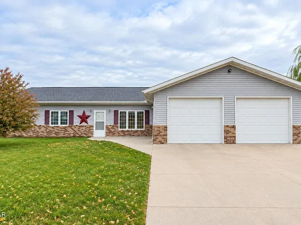 1634 Lessard Ave, Grafton, ND 58237