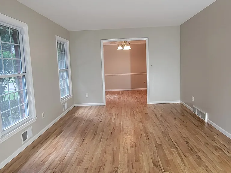 9607 Dearborn St — Photo 4
