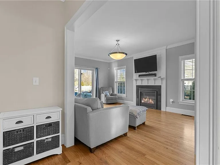 24 Randolph Way — Photo 8