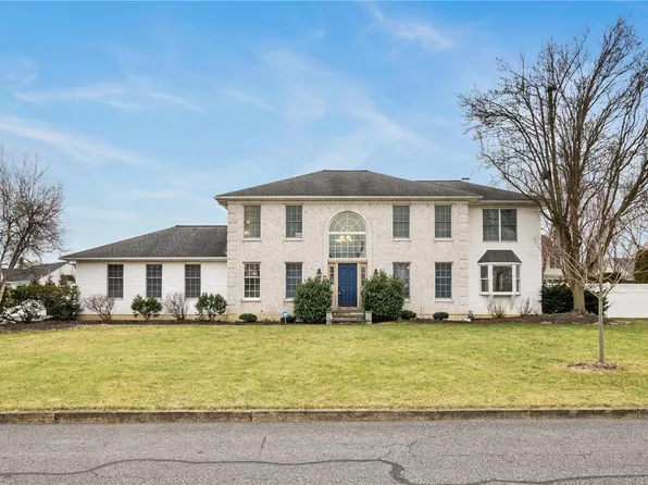 4740 Kathi Dr, Bethlehem, PA 18017