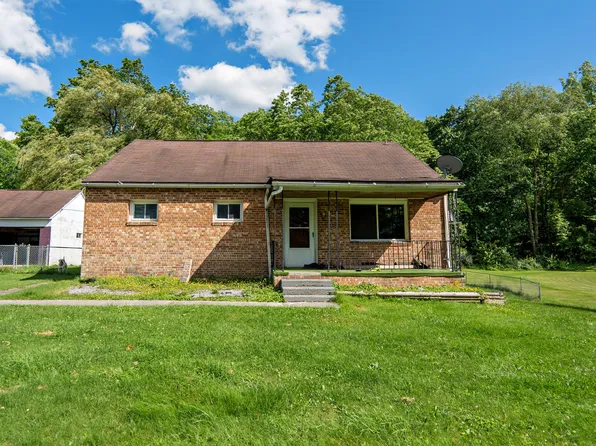 204 Cavalier Dr, Charmco, WV 25958