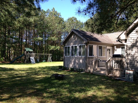 Side yard w deck&playstation