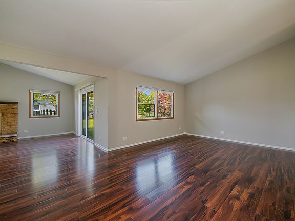3rd image of 308 Glenridge Ln