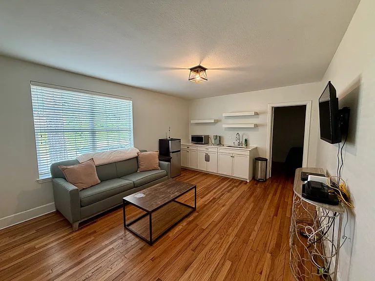 500 E College Ave #D — Photo 4
