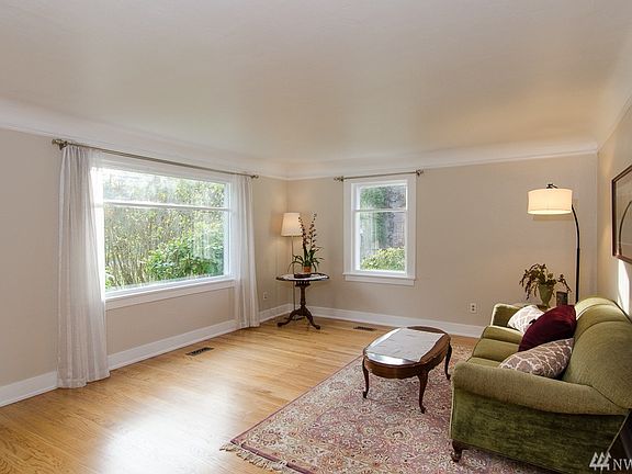 4th image of 1810 33rd Ave NE