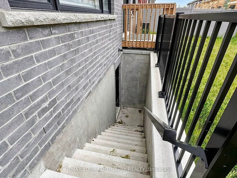 105 Halldorson Ave — Photo 48