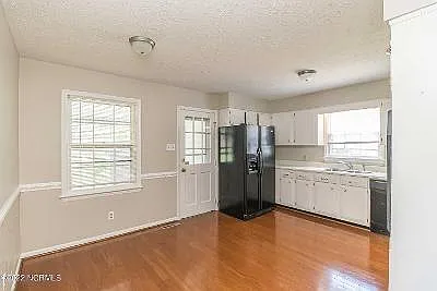306 Forest Dr — Photo 2