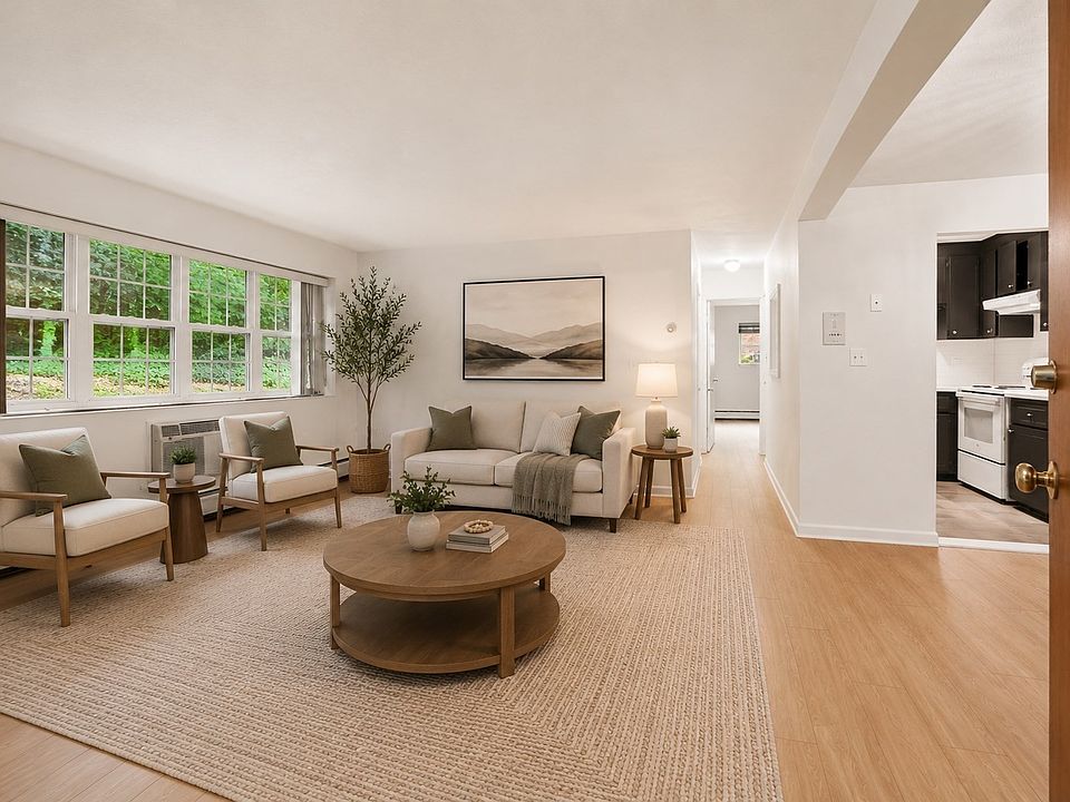 1st image of 15 Cass St APT 3