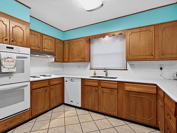 2nd image of 641 Bellcastle Rd