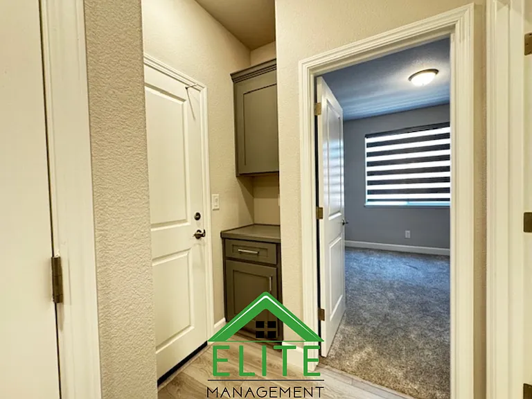 3008 Vaughn Way — Photo 20