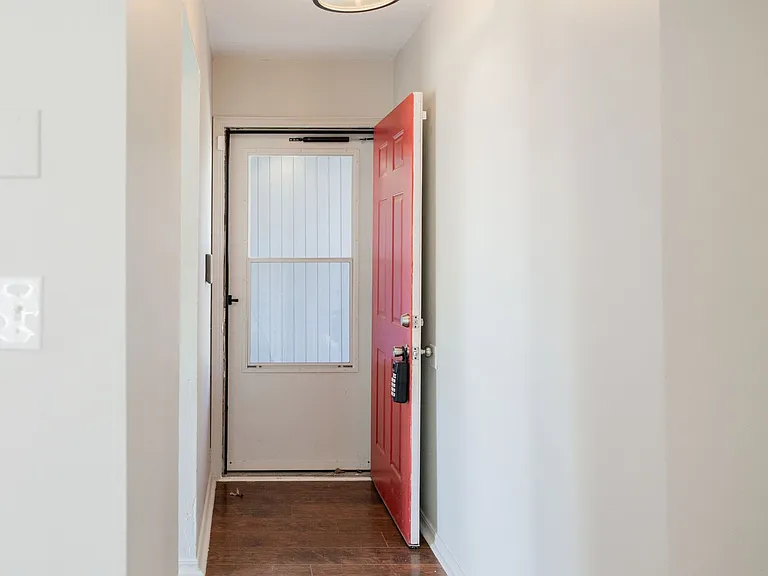 10517 N McKinley Ave — Photo 6