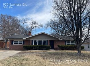 920 Express Dr, Belleville, IL