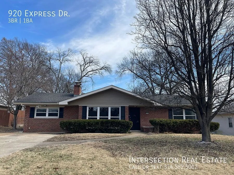 920 Express Dr photo 1