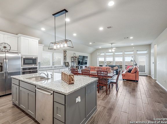 5th image of 2055 Easton Dr