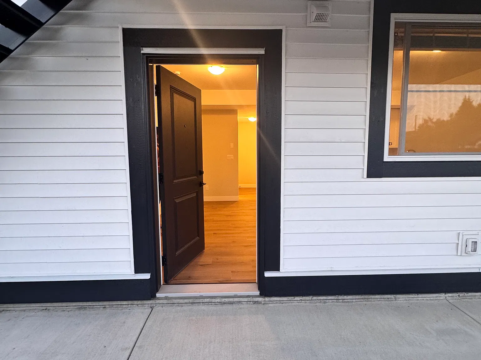 Bonny Ave, Chilliwack — Photo 1