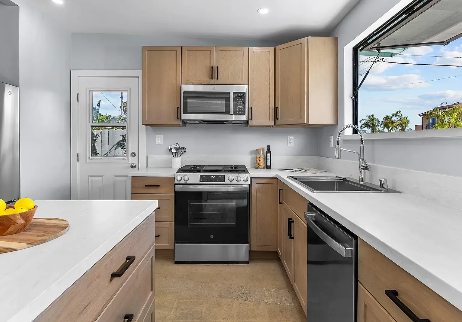 4 bed, 1126 sqft, $8,000 — Photo 1
