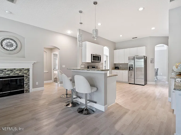1816 Creekwood Ln — Photo 9