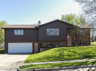 3070 Spring Valley Rd, Dubuque, IA 52001