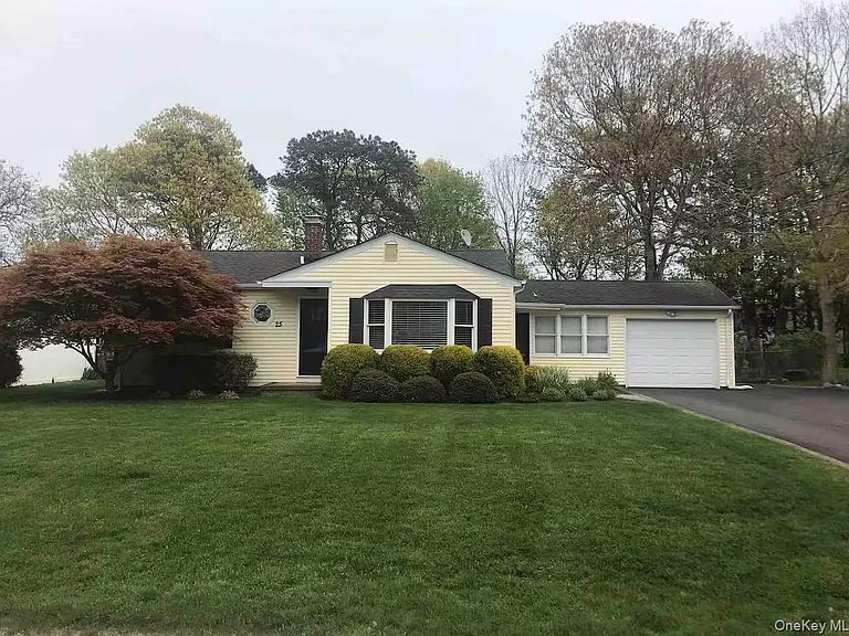 25 Huckleberry Ln — Photo 1