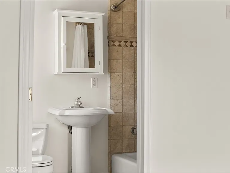 406 N Fairview St — Photo 29