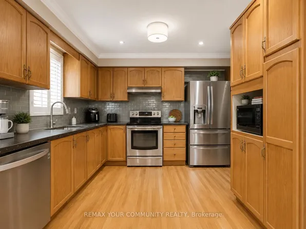 81 Garden St, Whitby, ON L1N 9E7