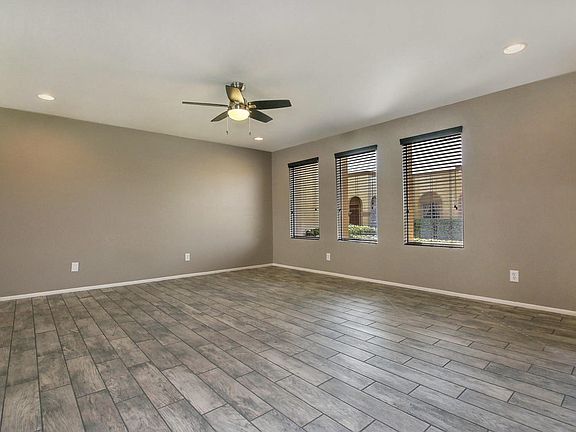 8335 E Vi-005-022-Living Ro-MLS_Size_11162022