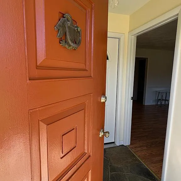 1026 Maple Ave E #1 — Photo 4
