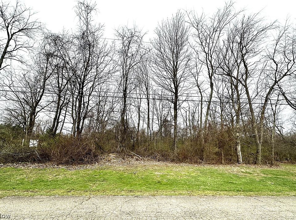 1st image of Pinewood Dr