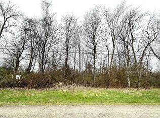 Pinewood Dr, Weirton, WV 26062