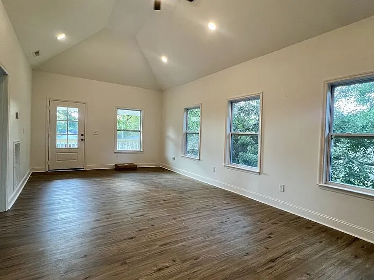 1500 Arlington Ave — Photo 10