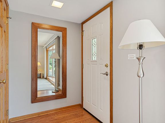 2nd image of 11S221 Oakwood Ave