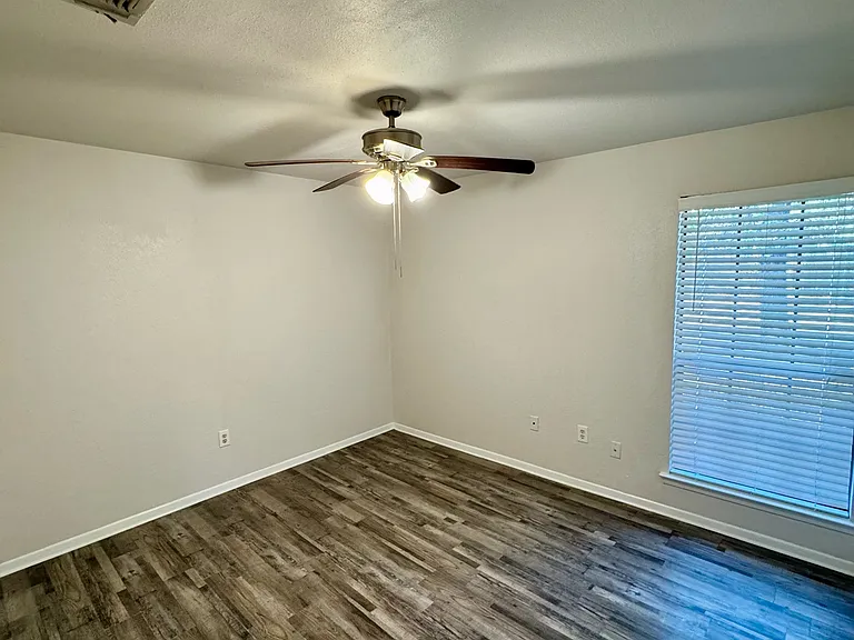 4019 Evergreen St — Photo 7