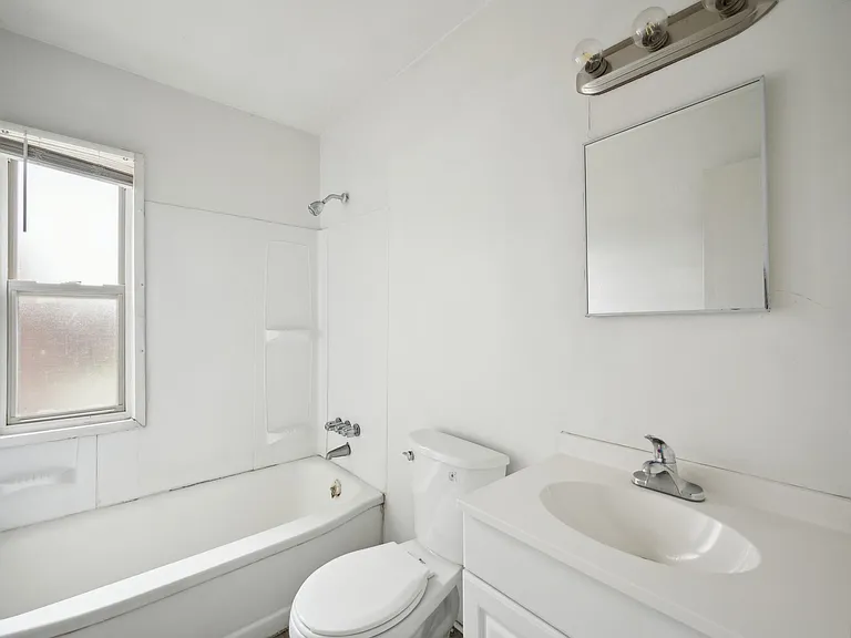 Franklin Village Apartments — Photo 25