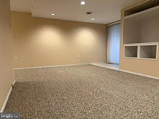 922 Glackens Ln — Photo 20