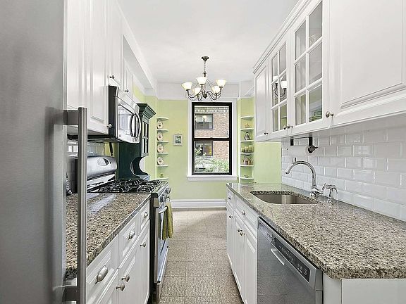 3rd image of 215 W 75th St APT 4C