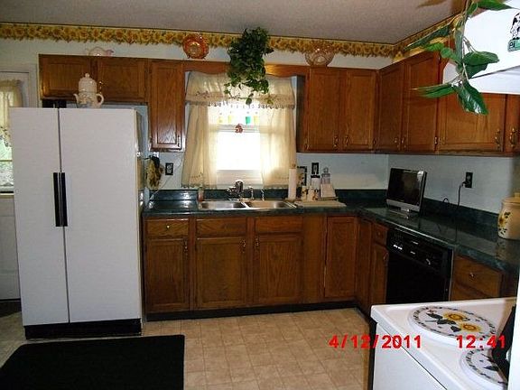 3rd image of 1009 Linden St