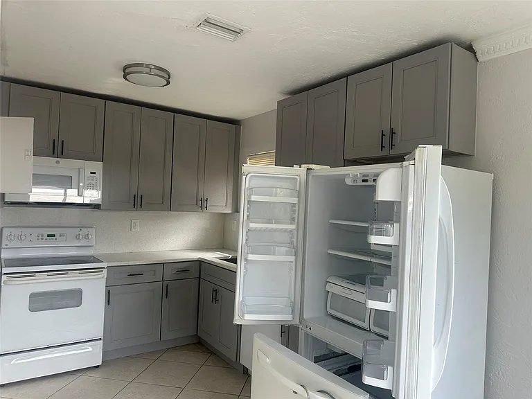 6109 SW 30th St #4 — Photo 9