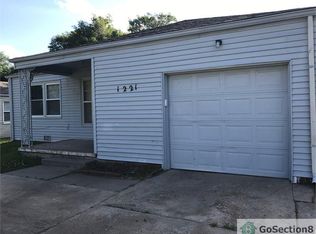 1221 N Chautauqua Ave, Wichita, KS 67214