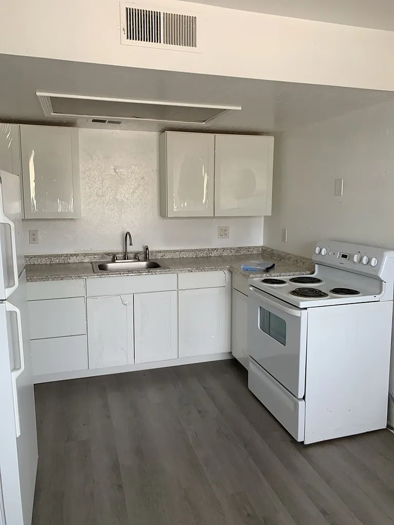 2nd Floor 2 Bedroom Apt. - Great Cul-De-Sac Location in Rio Rancho — Photo 1