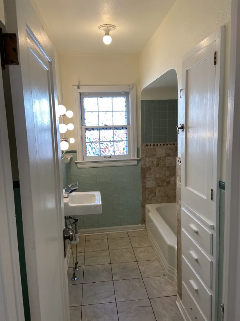 Stunning home on Sheridan for rent! — Photo 2