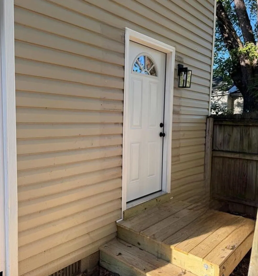 Upper level 2bed 1bath apartment in prime location — Photo 1