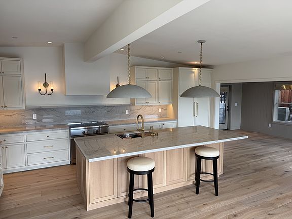 4th image of 555 Virginia Dr