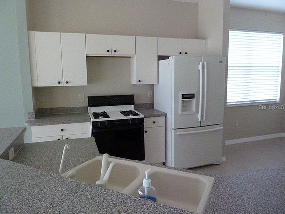 4th image of 915 Wolf Creek St