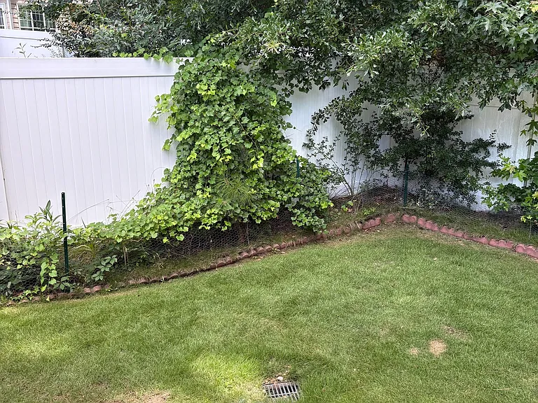 403 Saint Dunstans Ct — Photo 35