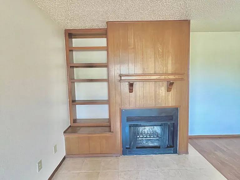 300 Chalmette Dr — Photo 18