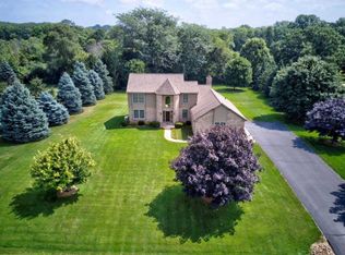 2402 Bent Tree Dr, Dexter, MI 48130
