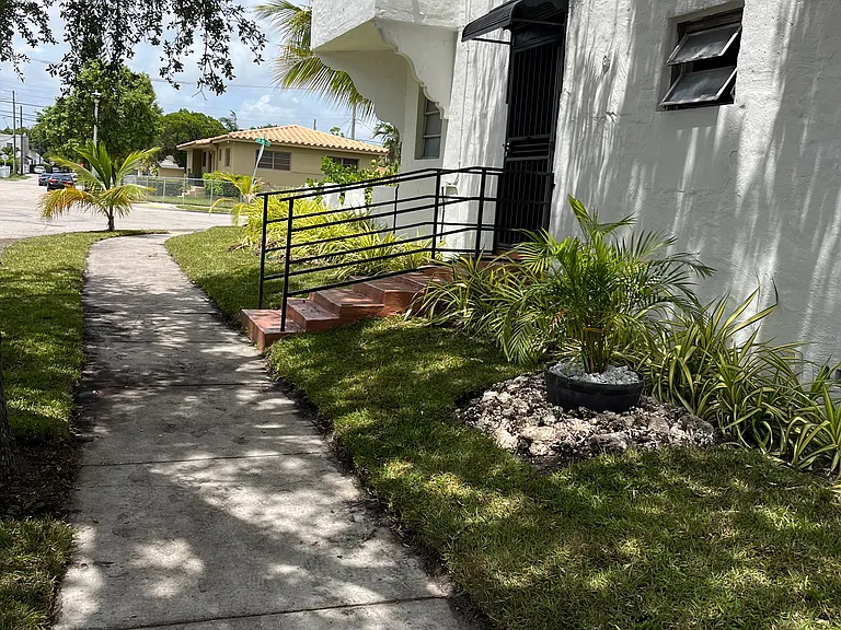 2292 SW 16th Ter #6 — Photo 7