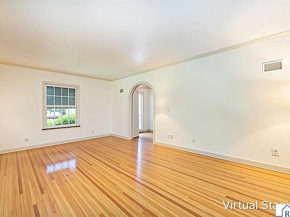 4th image of 104 Hannah St