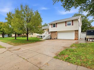 1462 N Dover Rd, McPherson, KS 67460