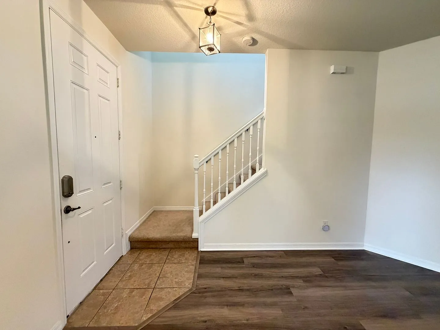 Great townhouse - available now! — Photo 4